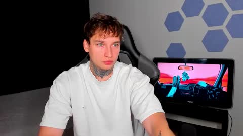 Chris Tyson online show from 09-19-25, 01:18