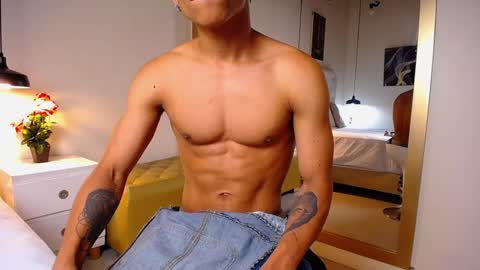 Snapshot of chris_weell chatting on 12-17-24, 11:38 Chris Weell online show from 12-17-24, 11:38