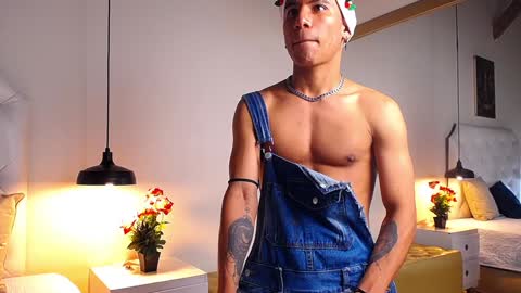 Snapshot of chris_weell chatting on 12-20-24, 08:55 Chris Weell online show from 12-20-24, 08:55