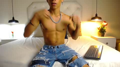 Snapshot of chris_weell chatting on 12-22-24, 08:03 Chris Weell online show from 12-22-24, 08:03