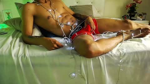 Snapshot of chris_weell chatting on 12-24-24, 01:06 Chris Weell online show from 12-24-24, 01:06