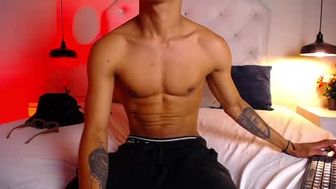 Snapshot of chris_weell chatting on 12-26-24, 08:11 Chris Weell online show from 12-26-24, 08:11