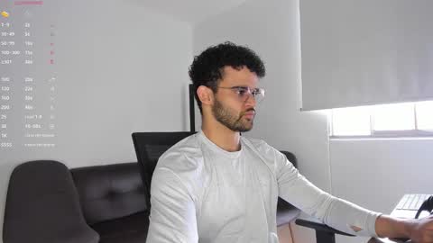 Im Chirs IM MODEL INDEPENDT online show from 10-31-25, 05:03