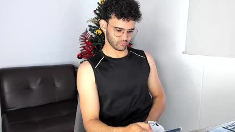 Im Chirs IM MODEL INDEPENDT online show from 12-04-25, 03:54