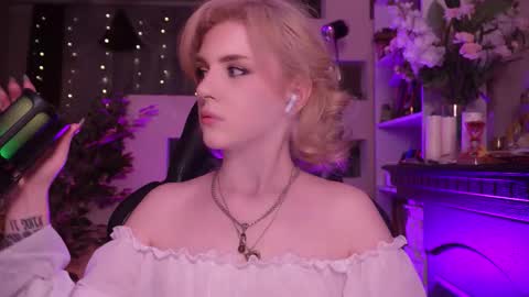 chriss_foxx online show from 03-18-26, 05:16