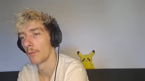 Christopher online show from 10-25-25, 04:53