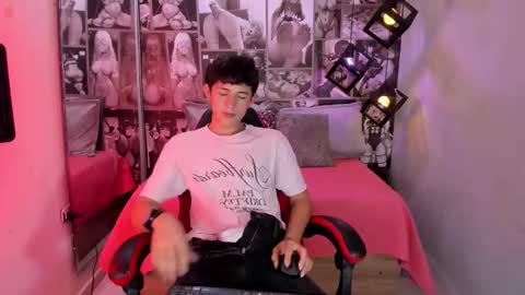 Snapshot of christian_foxx chatting on 02-21-26, 01:34 Christian online show from 02-21-26, 01:34