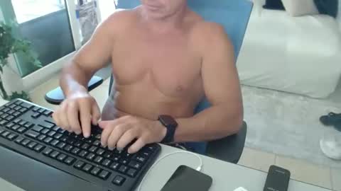 Snapshot of christiano1977 chatting on 04-23-26, 04:42 Michael USA online show from 04-23-26, 04:42