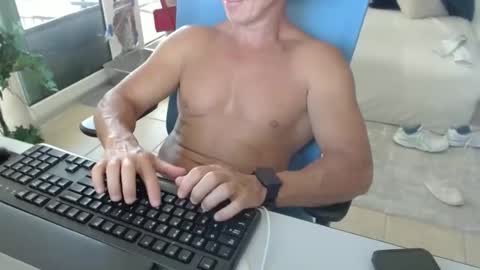 Snapshot of christiano1977 chatting on 04-24-26, 06:32 Michael USA online show from 04-24-26, 06:32
