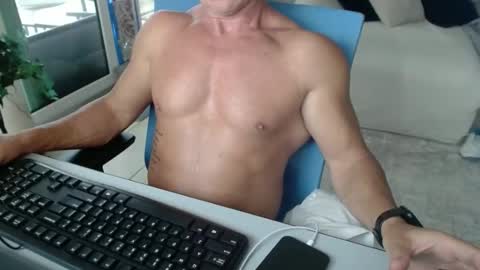 Snapshot of christiano1977 chatting on 04-27-26, 06:17 Michael USA online show from 04-27-26, 06:17