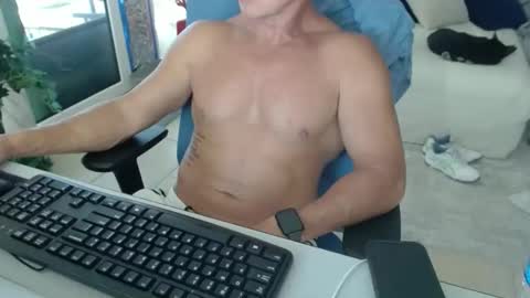 Snapshot of christiano1977 chatting on 04-29-26, 03:27 Michael USA online show from 04-29-26, 03:27
