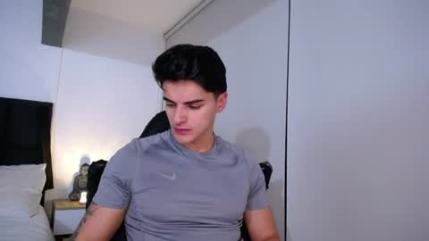 Snapshot of christianvalenzia chatting on 06-11-26, 02:53 Christian online show from 06-11-26, 02:53