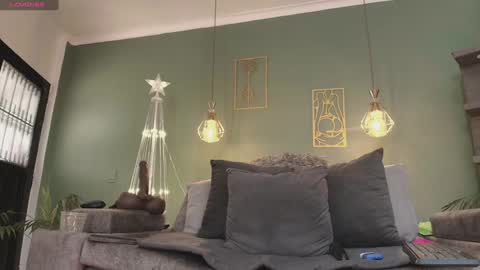 Christiekroes online show from 12-18-24, 04:06