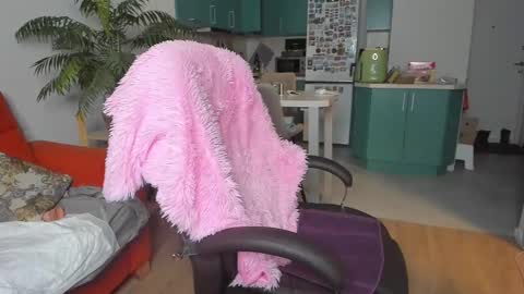 Snapshot of christina_hot chatting on 12-14-24, 01:49 Chris online show from 12-14-24, 01:49