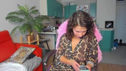 Snapshot of christina_hot chatting on 02-13-25, 06:30 Chris online show from 02-13-25, 06:30