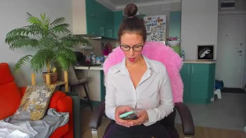 Snapshot of christina_hot chatting on 02-15-25, 11:50 Chris online show from 02-15-25, 11:50