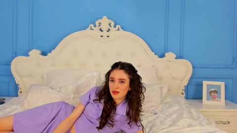 Snapshot of christinaconte chatting on 03-09-25, 05:17 christinaconte online show from 03-09-25, 05:17