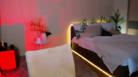 christinaconteeree online show from 11-22-25, 11:20