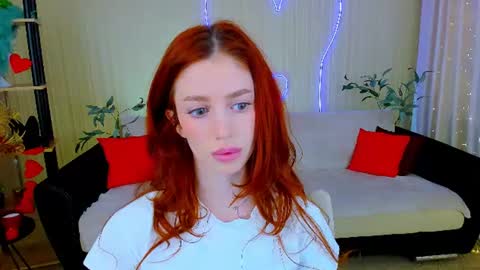 Snapshot of christinaconteeree chatting on 07-07-26, 11:25 christinaconteeree online show from 07-07-26, 11:25