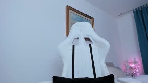 Snapshot of christine0990__ chatting on 12-11-24, 08:36 Hi im Christine online show from 12-11-24, 08:36