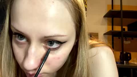 Snapshot of christinebrillhart chatting on 03-04-26, 04:35 Bella online show from 03-04-26, 04:35