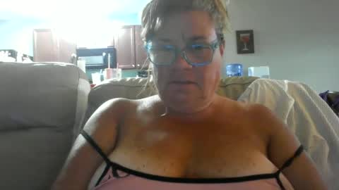 Snapshot of christopher_rain chatting on 07-01-26, 12:01 Christopher Rain online show from 07-01-26, 12:01