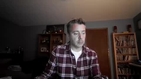 chrisw8121 online show from 12-17-25, 05:46