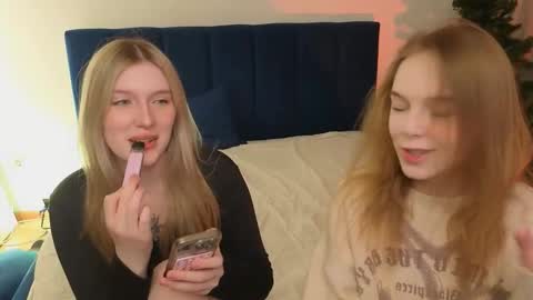 EvaBlonde TayaBrunette EliieBlack hair online show from 02-01-26, 09:19