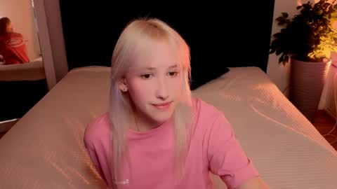 EvaBlonde TayaBrunette EliieBlack hair online show from 05-17-26, 08:05
