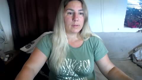 Snapshot of chrystalbella chatting on 06-18-26, 03:38 Diana online show from 06-18-26, 03:38