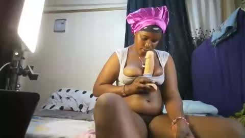 Snapshot of chubby_flora chatting on 04-24-26, 04:42 Flora online show from 04-24-26, 04:42