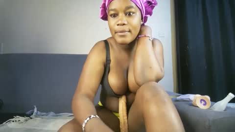 Snapshot of chubby_flora chatting on 05-10-26, 05:45 Flora online show from 05-10-26, 05:45