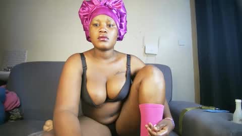 Snapshot of chubby_flora chatting on 05-18-26, 07:20 Flora online show from 05-18-26, 07:20