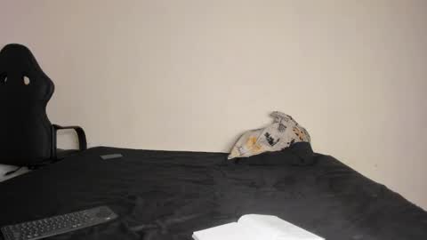 Snapshot of chuckykarla chatting on 05-12-26, 05:59 Karlay online show from 05-12-26, 05:59