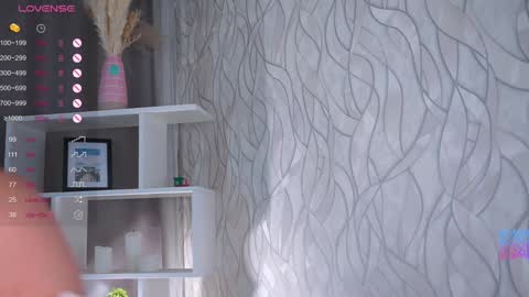 Snapshot of cinacandy chatting on 10-15-25, 04:29 L online show from 10-15-25, 04:29