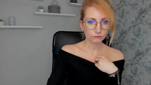 Snapshot of cinderellamoon chatting on 03-02-26, 07:15 Cinderella online show from 03-02-26, 07:15