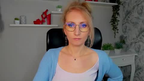 Cinderella online show from 03-19-26, 06:39