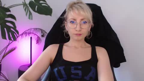Snapshot of cinderellamoon chatting on 07-02-26, 05:35 Cinderella online show from 07-02-26, 05:35