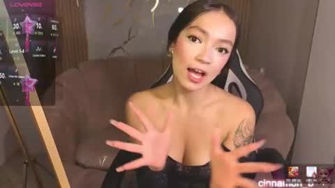 Snapshot of cinnamon_b chatting on 06-16-26, 07:38 Cinnamon online show from 06-16-26, 07:38
