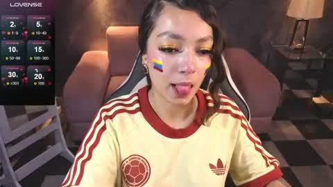 Snapshot of cinnamon_b chatting on 06-17-26, 12:50 Cinnamon online show from 06-17-26, 12:50