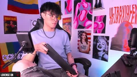 Snapshot of cinnamon_boyxxx chatting on 01-07-25, 02:53 David     Independent Model online show from 01-07-25, 02:53