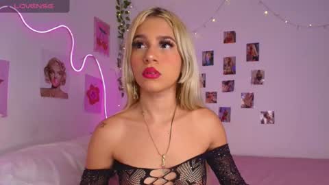 Snapshot of cinniaa_ chatting on 06-17-26, 02:36 cinniaa online show from 06-17-26, 02:36