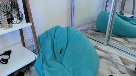 Snapshot of cinthiadevoto chatting on 03-27-26, 08:26 Veronica online show from 03-27-26, 08:26