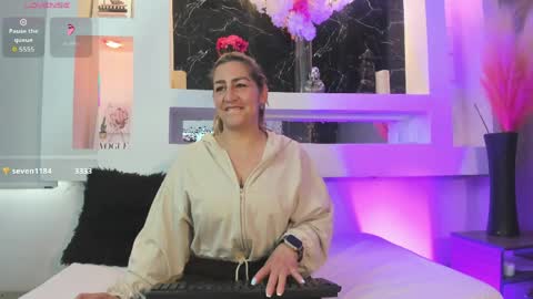 Snapshot of cinthya_mjs chatting on 05-30-26, 12:24 Cinthya online show from 05-30-26, 12:24