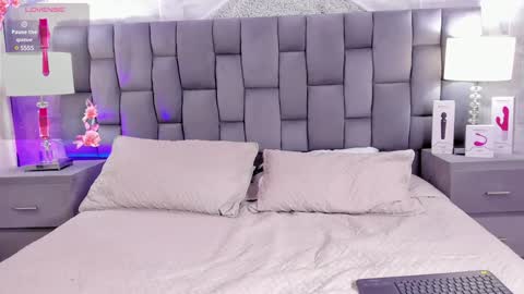 Snapshot of cintiacolins chatting on 02-03-25, 11:47 CintiaCollins online show from 02-03-25, 11:47