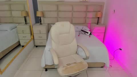 CintiaCollins  online show from 11-24-25, 08:30