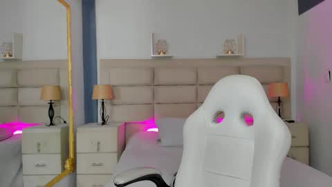 CintiaCollins  online show from 12-03-25, 08:40