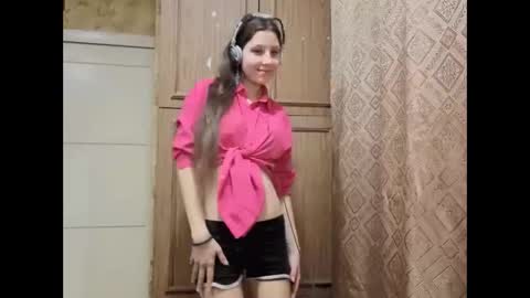 Snapshot of cirabonnet chatting on 11-24-25, 11:48 Lisa Salivan online show from 11-24-25, 11:48