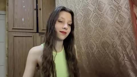 Snapshot of cirabonnet chatting on 12-13-25, 11:10 Lisa Salivan online show from 12-13-25, 11:10