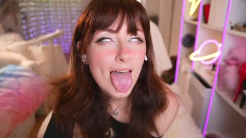 Cissy Glitter online show from 04-18-26, 06:45